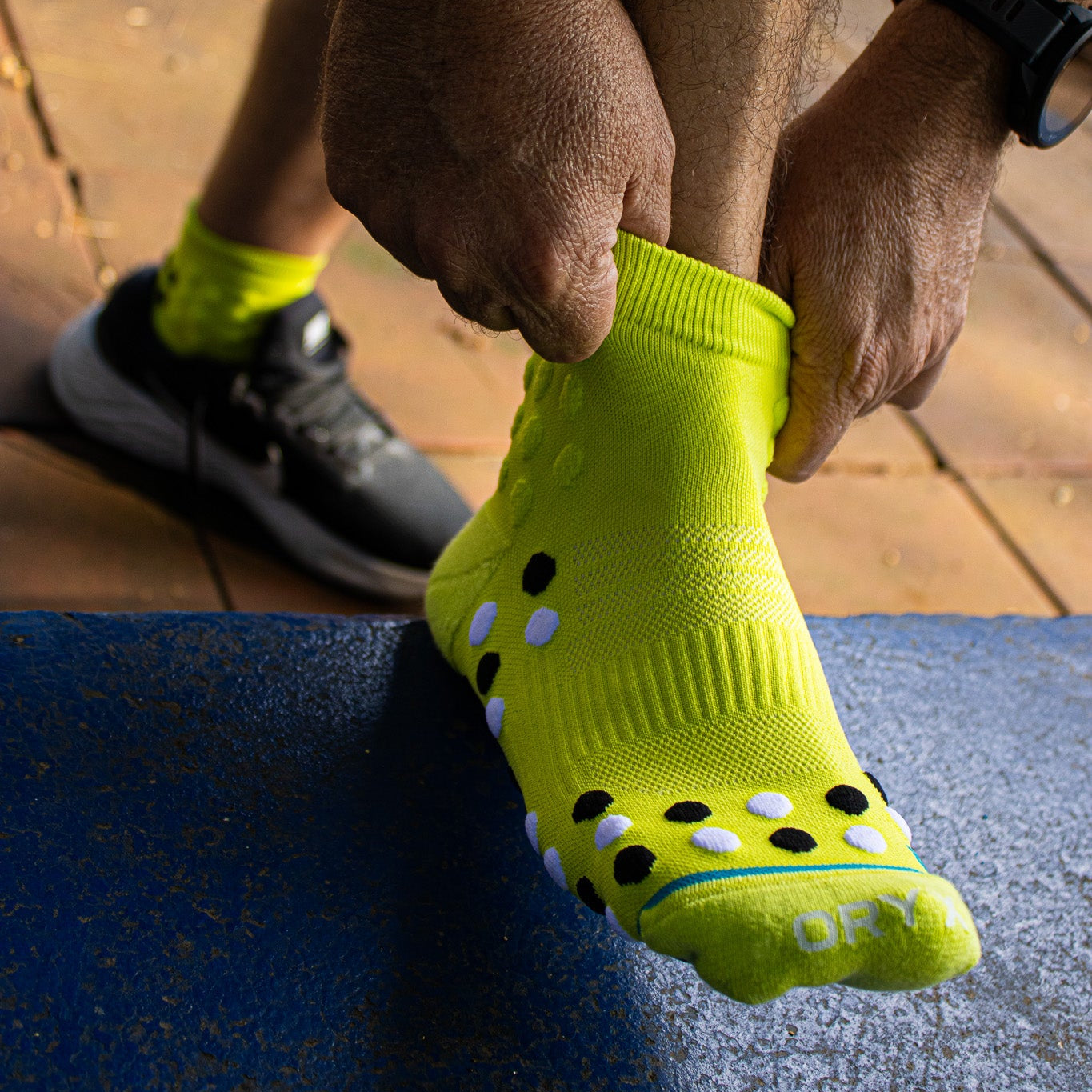 Calcetín Low Cut Dots + Logo Reflectivo